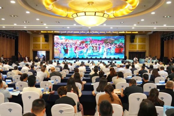 西安高新配资 “渝见哈密·美美与共”主题推介会在重庆举办