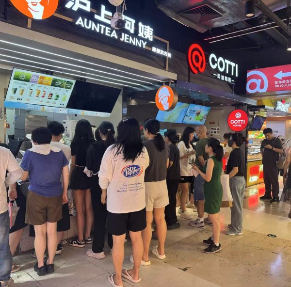 融智和 记者直击补贴大战：美团加码“0元购”，沪上阿姨忙到闭店