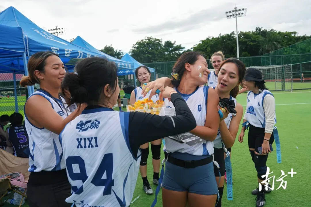 华锋优配网 筑梦新时代·巾帼奋进时 | 广州飓风女子队：白天打工，晚上打球！这群女生太飒了